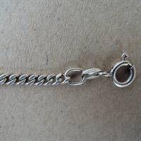 Lille sølvarmbånd ( 925 ) l: 18,5 cm. b: 2 mm. 